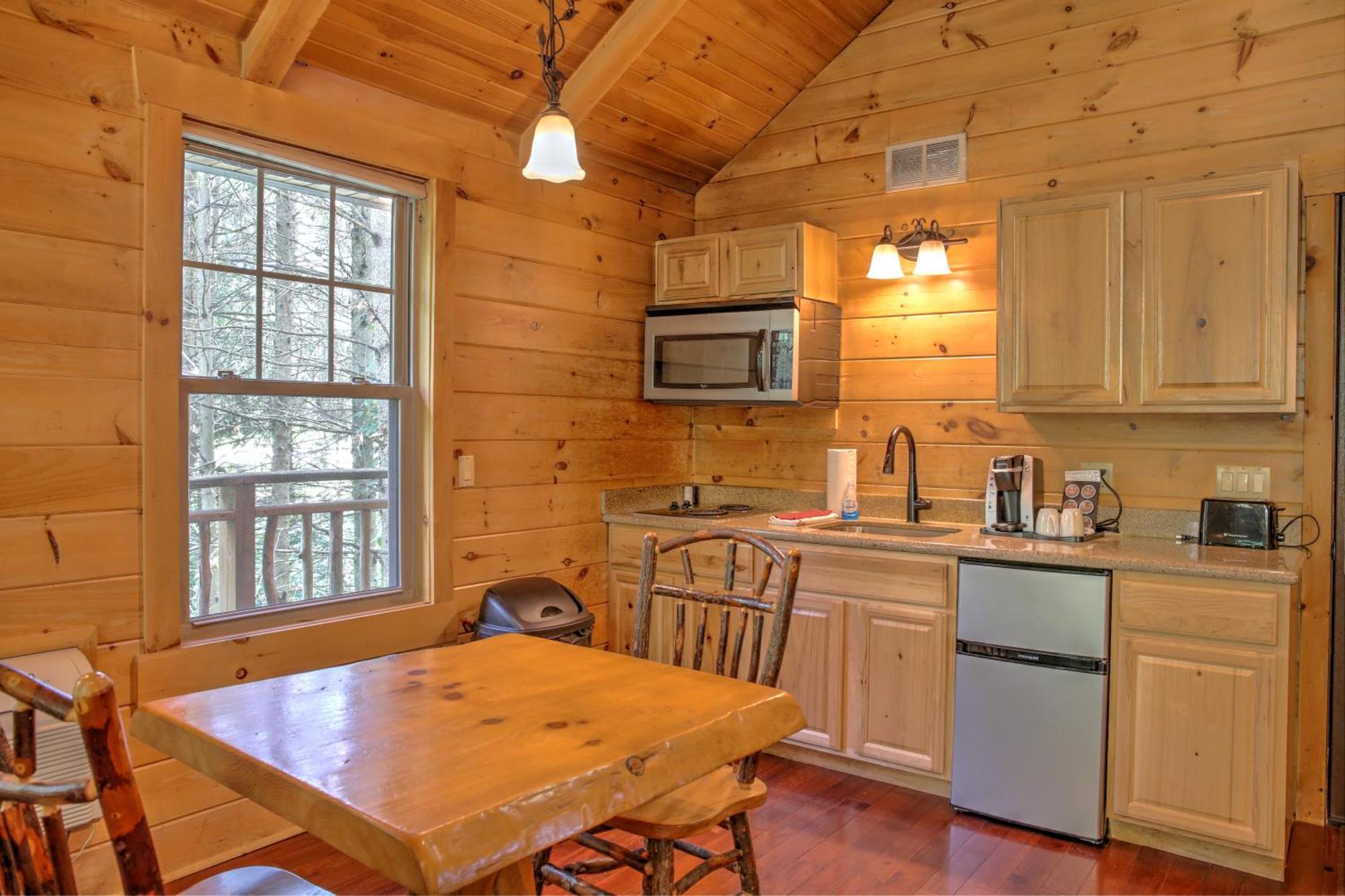 Whispering Pines Treehouse By Amish Country Lodging Millersburg Ngoại thất bức ảnh
